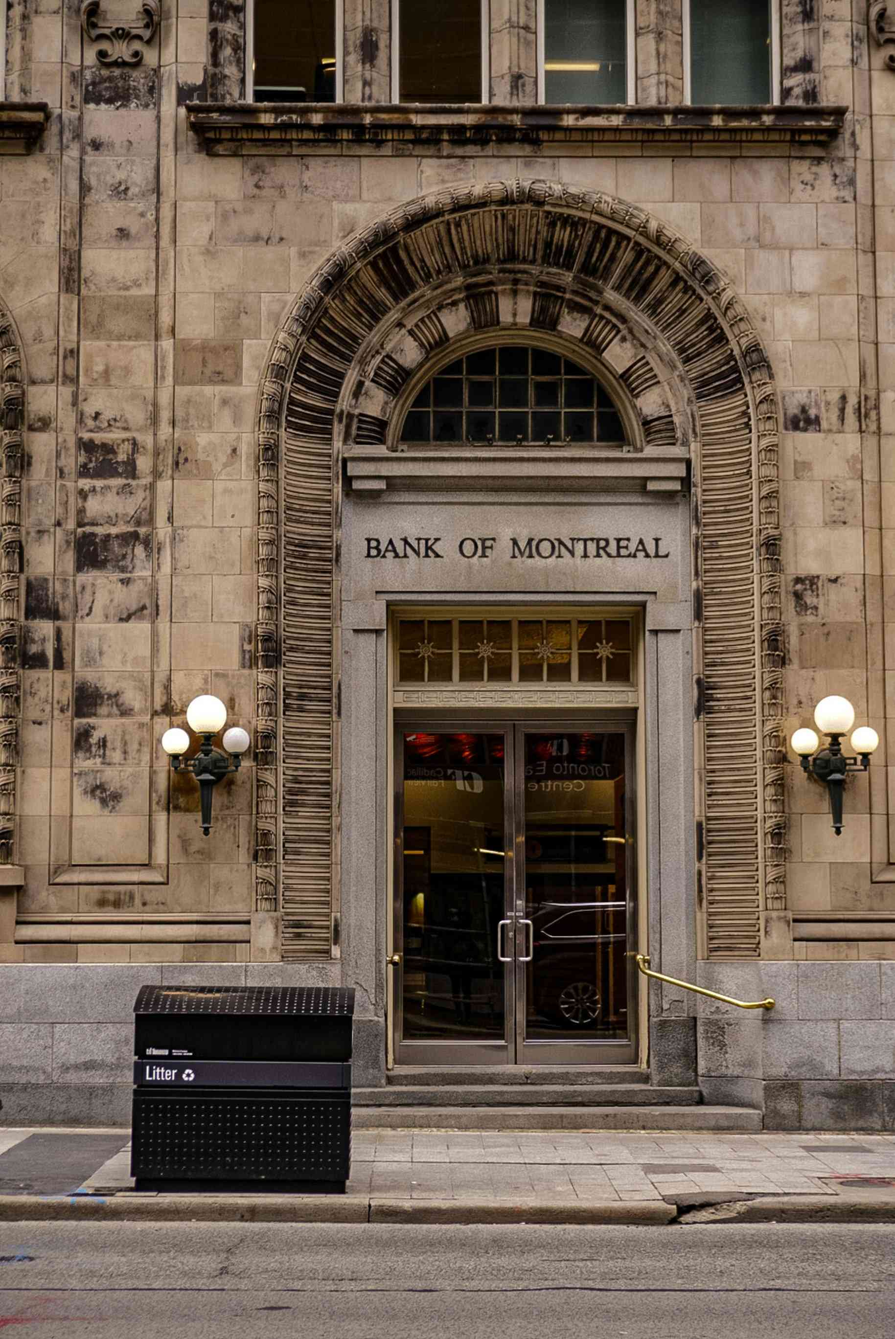banking-and-financial-services-image